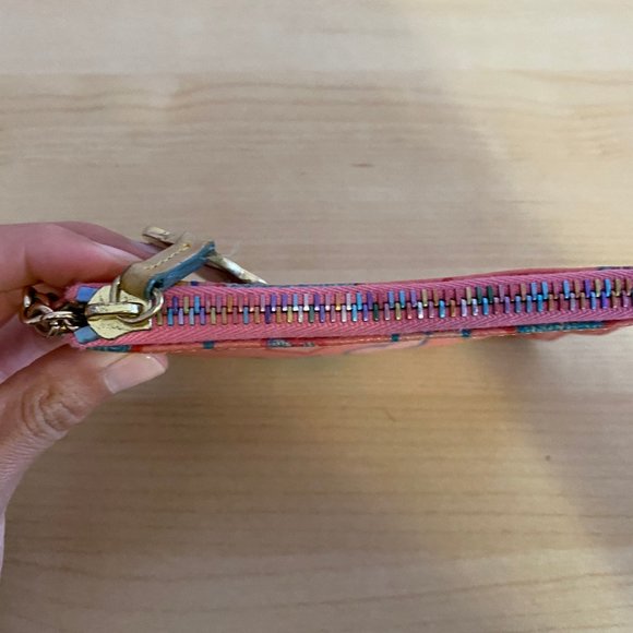 Dooney & Bourke Heart Wristlet - Picture 2 of 6